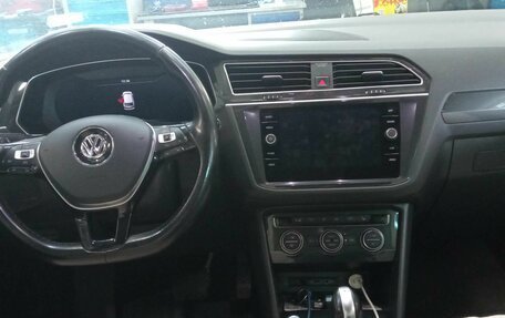 Volkswagen Tiguan II, 2018 год, 2 230 000 рублей, 5 фотография