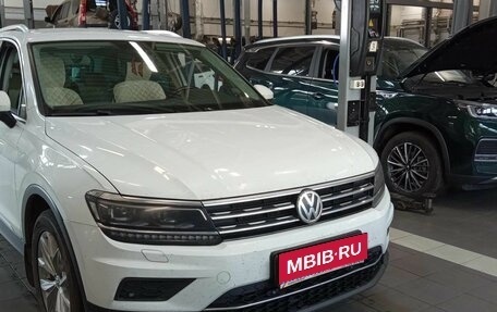 Volkswagen Tiguan II, 2018 год, 2 230 000 рублей, 2 фотография