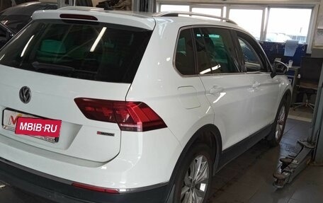 Volkswagen Tiguan II, 2018 год, 2 230 000 рублей, 3 фотография