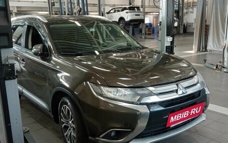 Mitsubishi Outlander III рестайлинг 3, 2018 год, 1 270 000 рублей, 2 фотография