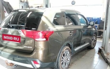 Mitsubishi Outlander III рестайлинг 3, 2018 год, 1 270 000 рублей, 3 фотография