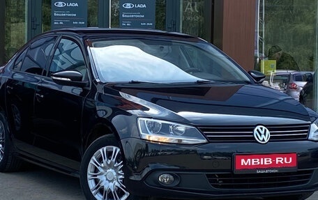 Volkswagen Jetta VI, 2012 год, 899 000 рублей, 3 фотография