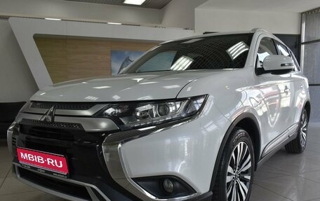Mitsubishi Outlander III рестайлинг 3, 2019 год, 2 049 000 рублей, 1 фотография