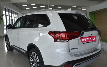 Mitsubishi Outlander III рестайлинг 3, 2019 год, 2 049 000 рублей, 6 фотография
