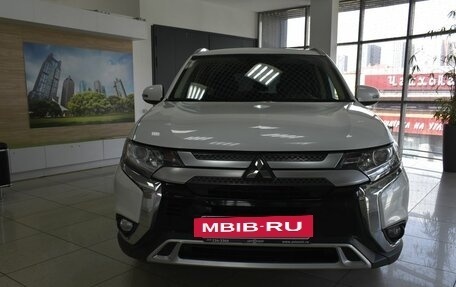 Mitsubishi Outlander III рестайлинг 3, 2019 год, 2 049 000 рублей, 2 фотография