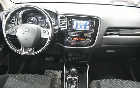 Mitsubishi Outlander III рестайлинг 3, 2019 год, 2 049 000 рублей, 9 фотография