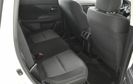 Mitsubishi Outlander III рестайлинг 3, 2019 год, 2 049 000 рублей, 14 фотография