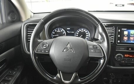 Mitsubishi Outlander III рестайлинг 3, 2019 год, 2 049 000 рублей, 10 фотография