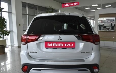 Mitsubishi Outlander III рестайлинг 3, 2019 год, 2 049 000 рублей, 5 фотография