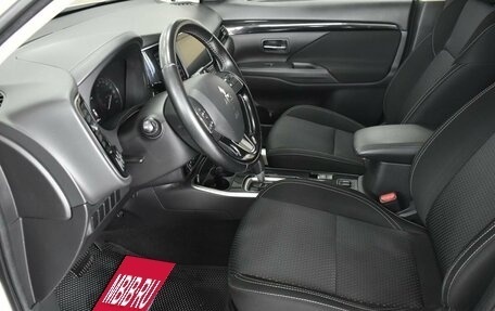 Mitsubishi Outlander III рестайлинг 3, 2019 год, 2 049 000 рублей, 8 фотография