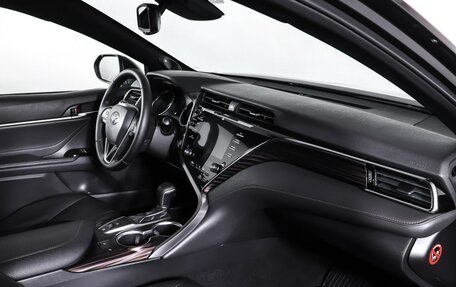 Toyota Camry, 2018 год, 2 100 000 рублей, 10 фотография