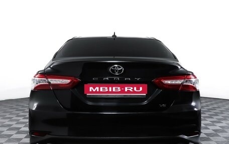 Toyota Camry, 2018 год, 2 100 000 рублей, 6 фотография