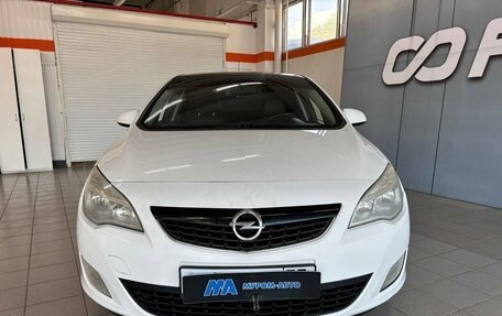 Opel Astra J, 2011 год, 585 000 рублей, 2 фотография