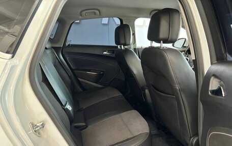 Opel Astra J, 2011 год, 585 000 рублей, 16 фотография