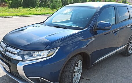 Mitsubishi Outlander III рестайлинг 3, 2015 год, 1 750 000 рублей, 3 фотография