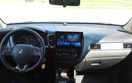 Mitsubishi Outlander III рестайлинг 3, 2015 год, 1 750 000 рублей, 11 фотография