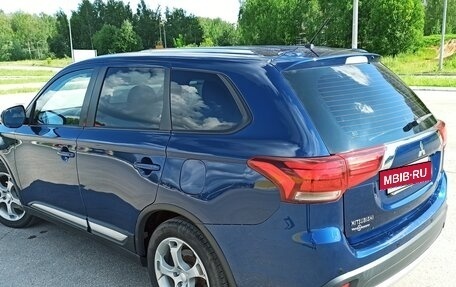 Mitsubishi Outlander III рестайлинг 3, 2015 год, 1 750 000 рублей, 5 фотография