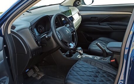 Mitsubishi Outlander III рестайлинг 3, 2015 год, 1 750 000 рублей, 12 фотография