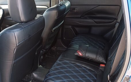 Mitsubishi Outlander III рестайлинг 3, 2015 год, 1 750 000 рублей, 13 фотография