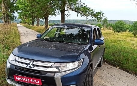 Mitsubishi Outlander III рестайлинг 3, 2015 год, 1 750 000 рублей, 21 фотография