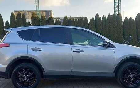 Toyota RAV4, 2018 год, 1 800 000 рублей, 3 фотография