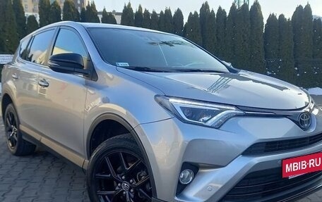 Toyota RAV4, 2018 год, 1 800 000 рублей, 2 фотография