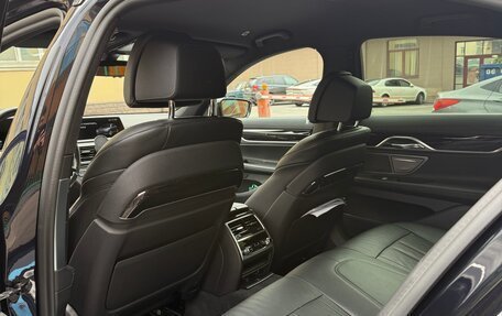 BMW 7 серия, 2018 год, 4 300 000 рублей, 9 фотография