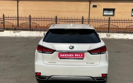 Lexus RX IV рестайлинг, 2021 год, 4 800 000 рублей, 9 фотография