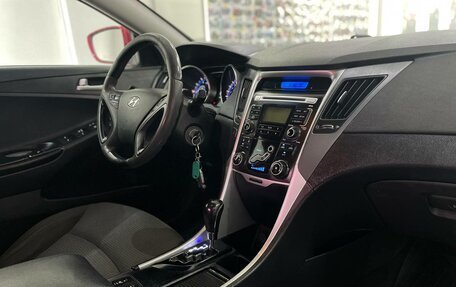 Hyundai Sonata VI, 2012 год, 999 000 рублей, 13 фотография