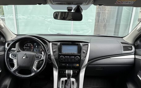 Mitsubishi Pajero Sport III рестайлинг, 2017 год, 2 315 000 рублей, 10 фотография