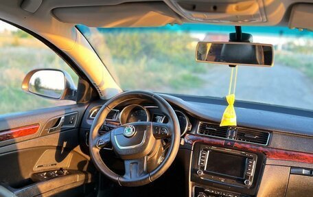 Skoda Superb III рестайлинг, 2010 год, 1 000 000 рублей, 18 фотография