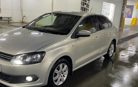 Volkswagen Polo VI (EU Market), 2013 год, 720 000 рублей, 2 фотография