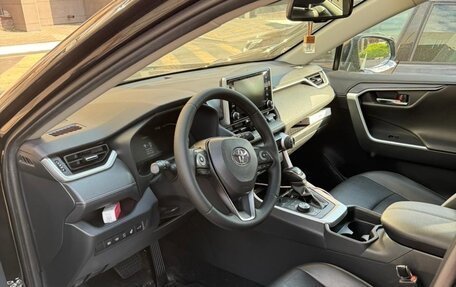 Toyota RAV4, 2021 год, 4 300 000 рублей, 5 фотография