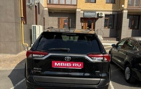 Toyota RAV4, 2021 год, 4 300 000 рублей, 3 фотография
