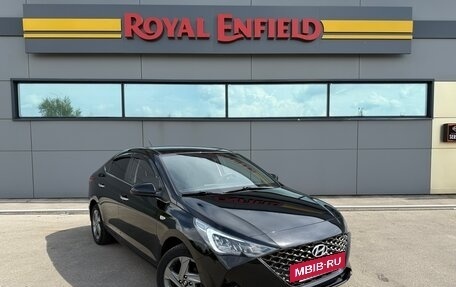 Hyundai Solaris II рестайлинг, 2021 год, 1 789 000 рублей, 2 фотография