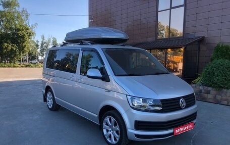 Volkswagen Caravelle T6 рестайлинг, 2017 год, 2 500 000 рублей, 1 фотография