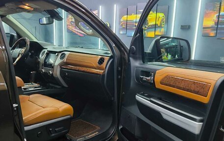 Toyota Tundra II, 2021 год, 9 000 000 рублей, 8 фотография