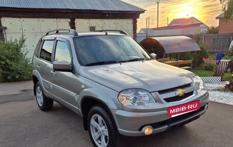 Chevrolet Niva I рестайлинг, 2016 год, 827 000 рублей, 5 фотография