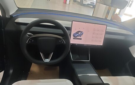 Tesla Model Y I, 2025 год, 6 890 000 рублей, 4 фотография