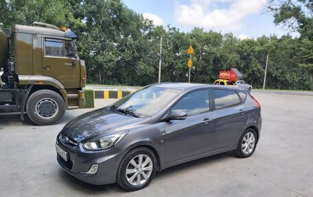 Hyundai Solaris II рестайлинг, 2012 год, 990 000 рублей, 3 фотография