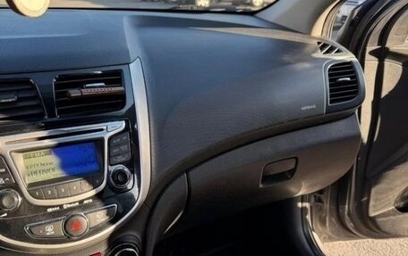 Hyundai Solaris II рестайлинг, 2012 год, 990 000 рублей, 18 фотография
