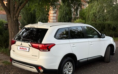 Mitsubishi Outlander III рестайлинг 3, 2018 год, 1 899 000 рублей, 19 фотография