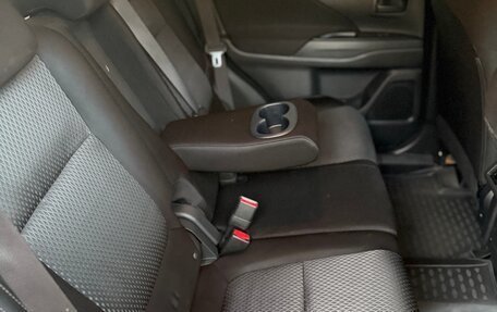 Mitsubishi Outlander III рестайлинг 3, 2018 год, 1 899 000 рублей, 22 фотография