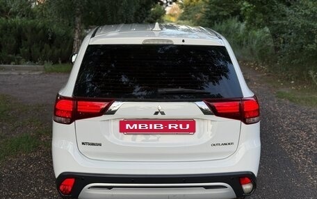 Mitsubishi Outlander III рестайлинг 3, 2018 год, 1 899 000 рублей, 11 фотография