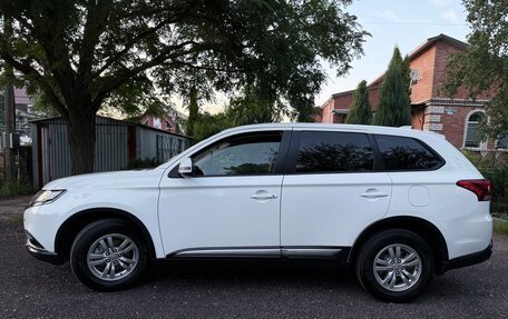 Mitsubishi Outlander III рестайлинг 3, 2018 год, 1 899 000 рублей, 34 фотография