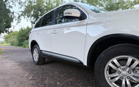 Mitsubishi Outlander III рестайлинг 3, 2018 год, 1 899 000 рублей, 36 фотография