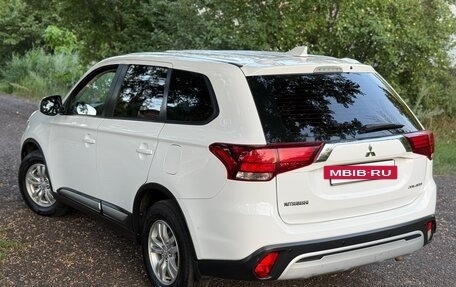Mitsubishi Outlander III рестайлинг 3, 2018 год, 1 899 000 рублей, 20 фотография