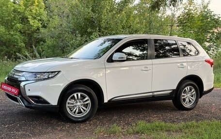 Mitsubishi Outlander III рестайлинг 3, 2018 год, 1 899 000 рублей, 25 фотография