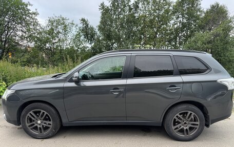 Mitsubishi Outlander III рестайлинг 3, 2013 год, 1 700 000 рублей, 2 фотография
