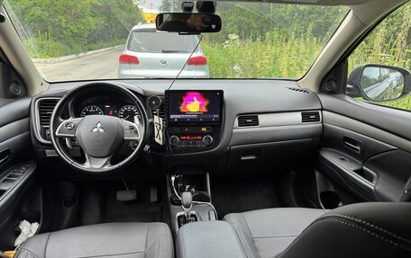 Mitsubishi Outlander III рестайлинг 3, 2013 год, 1 700 000 рублей, 10 фотография